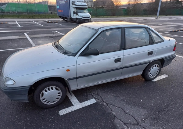 Opel Astra cena 2500 przebieg: 153897, rok produkcji 1999 z Warszawa małe 37